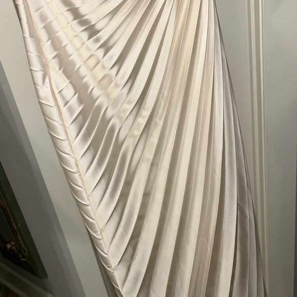 These Three Boutique cream dress new never worn size Small - Picture 7 of 8